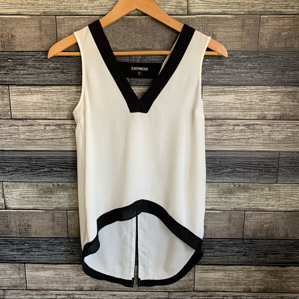 🌻Express Top Black and White High Low